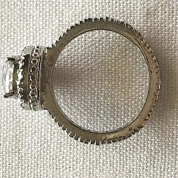 GORGEOUS 925 STERLING SILVER SIMULATED DIAMONDS HALO RING
